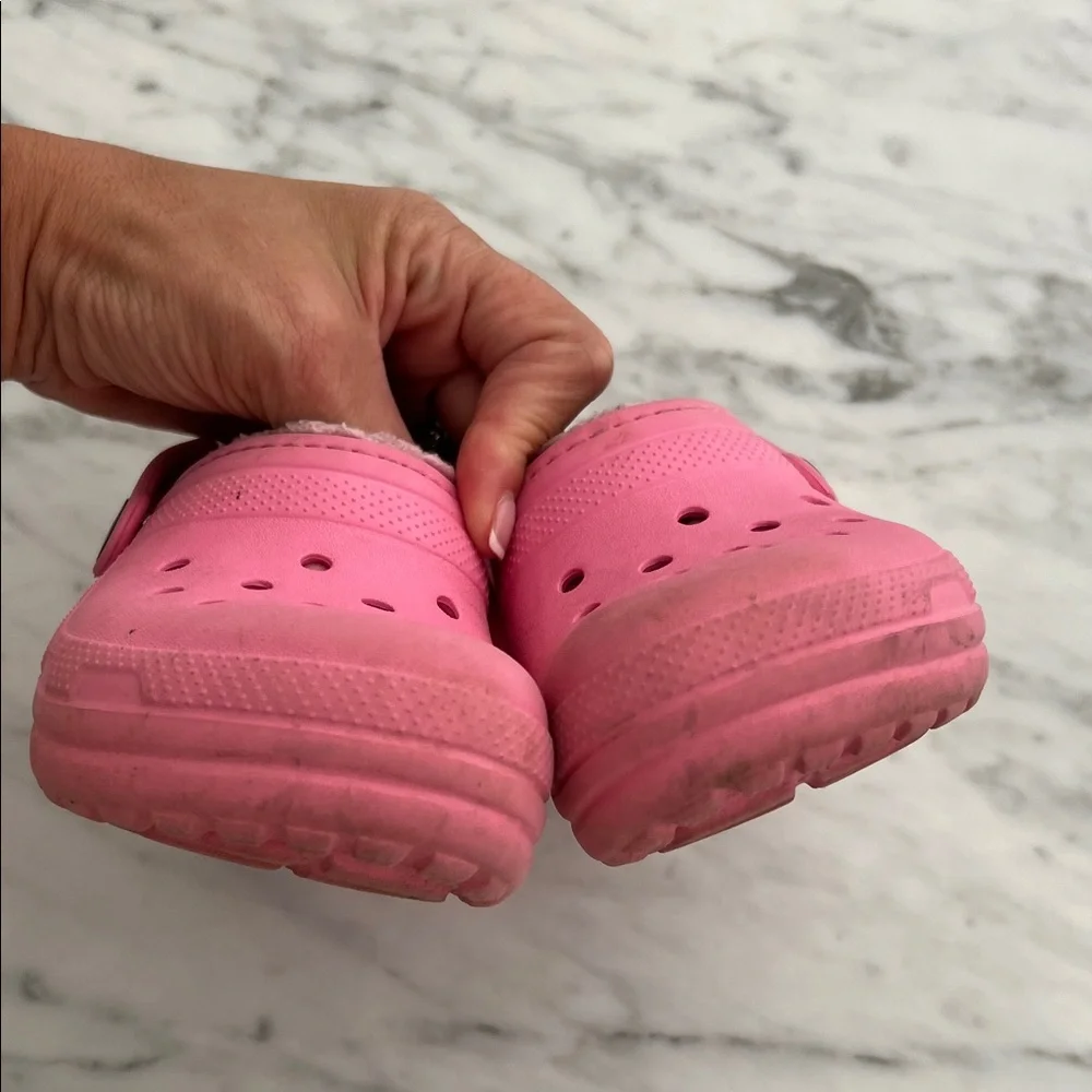 CROCS Kids Slippers in Vibrant Pink with Fleece Lining